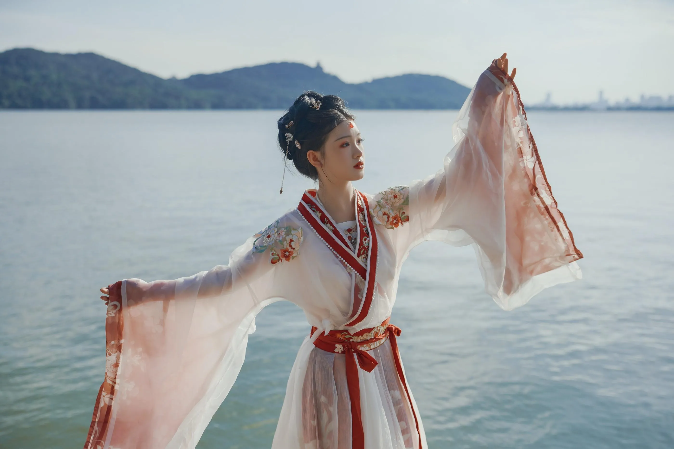 [YITUYU艺图语]2022.08.14 总有人间一两风 悦璃 [24P]插图2